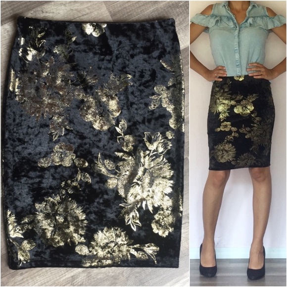 Dresses & Skirts - Black/Gold Velvet Skirt